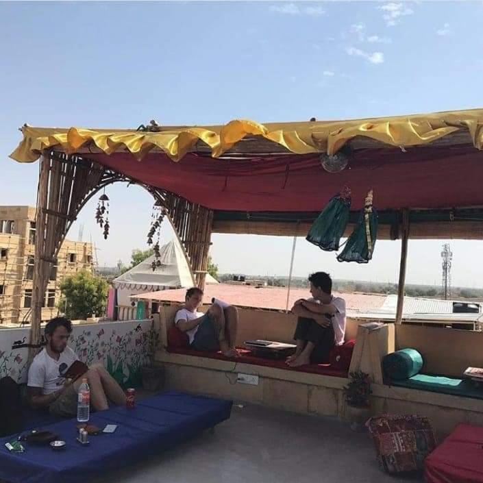 Resting Love Hostel Dzsaiszalmer Kültér fotó